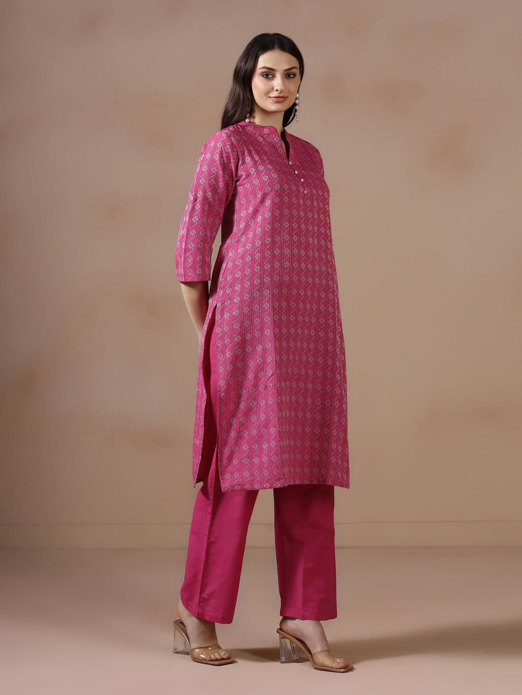 Women Poly Cotton Pink Yarn Dyed Kurta With Comfort Pant